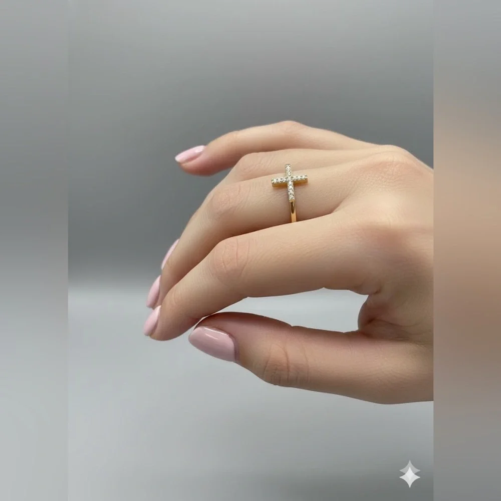 NWT .28CT Gold Moissanite Cross Ring Size 9 Retail $200